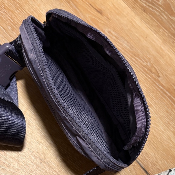 Lululemon athletica belt bag - Picture 2 of 6